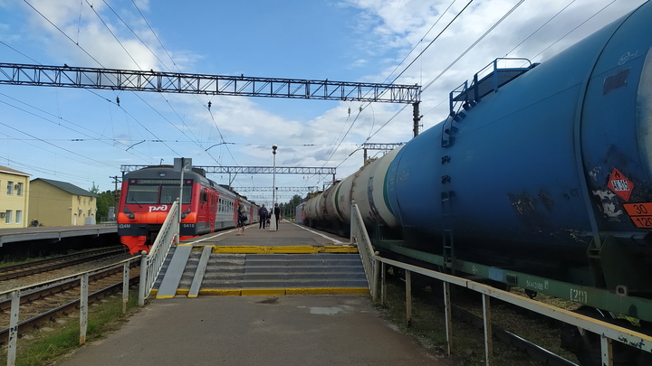 В Брянской области с рельсов сошел грузовой поезд