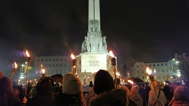 Чемодан - вокзал: Латвия массово высылает русских