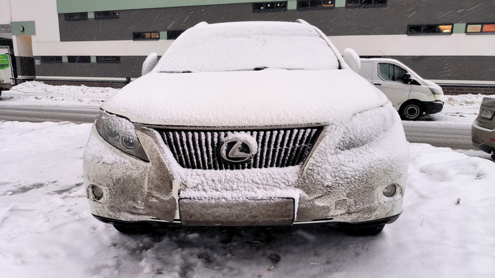 Водитель на Lexus сбил ребёнка в Барнауле и попытался откупиться конфетами