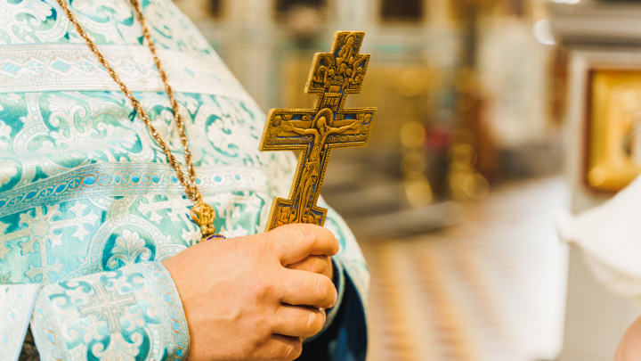 «Миллионы грехов появятся в Сети»: священник посоветовал не исповедоваться нейросети