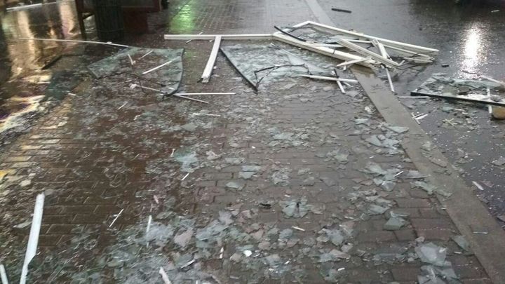 Первые жертвы урагана в Сибири: Дерево убило двоих человек в Новокузнецке