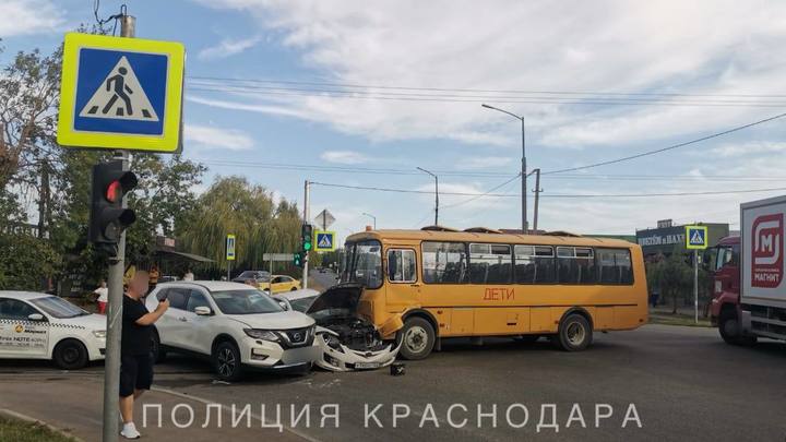В массовом ДТП со школьным автобусом виновата женщина на Mazda