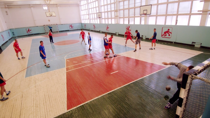 Учителя физкультуры силой посадили в автобус ТЦК в Киеве