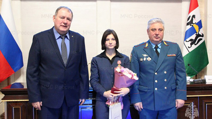Двух подростков из Новосибирской области наградили за героизм в экстренных ситуациях