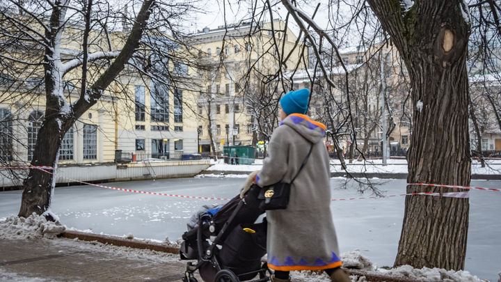 В Челябинске пропала молодая женщина с двумя малышами