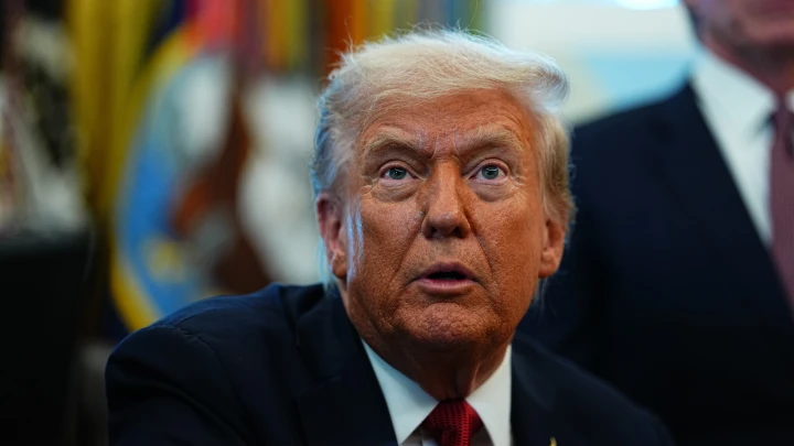 Трамп назвал Тунберг проказницей и посоветовал ей лечить сумасшествие