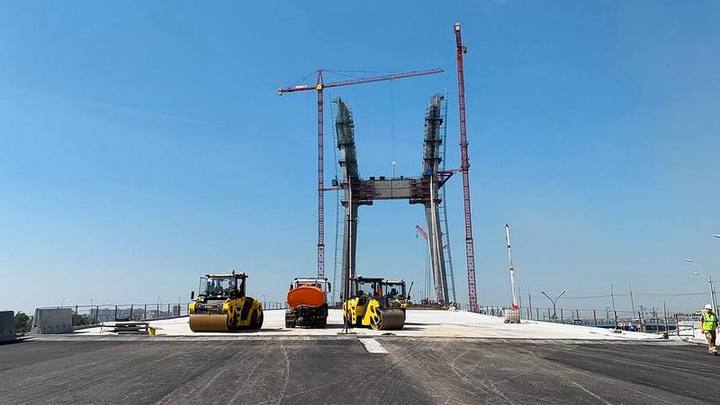 Новосибирец испугался возможного падения крана на стройке четвёртого моста