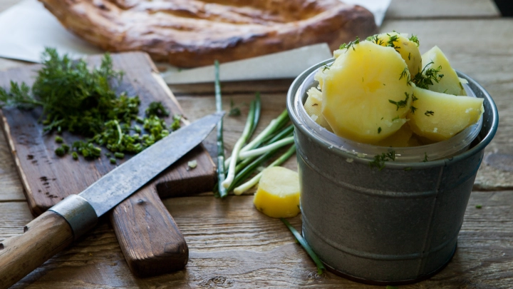 Буду жарить! Лукашенко прислал Скабеевой вкусные подарки - картошку и сало