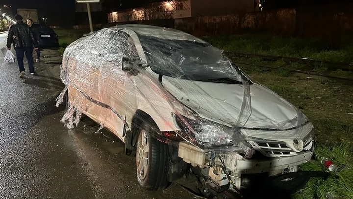 В Краснодаре 16-летний подросток без прав протаранил на Mercedes девять машин