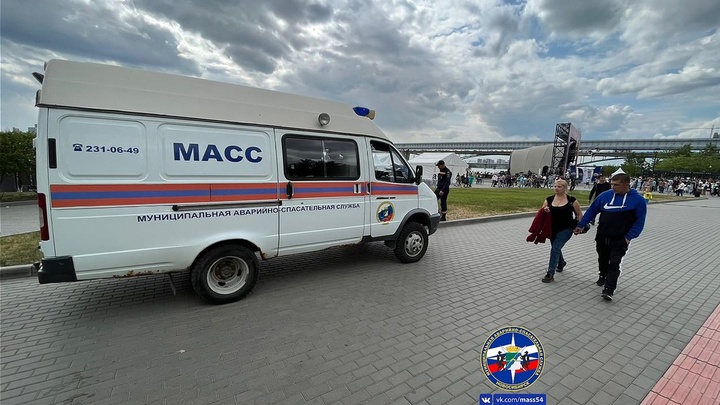Девушка сломала ногу во время празднования Дня города в Новосибирске