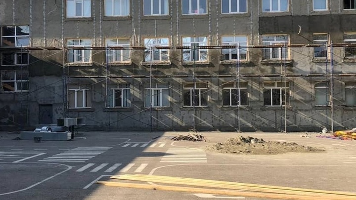 В Краснодаре капремонт фасада гимназии №69 завершат до 10 ноября
