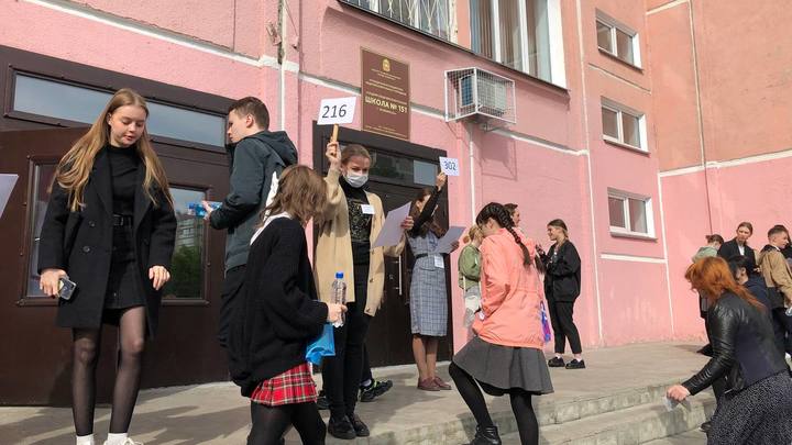 В Челябинске за телефоны на ЕГЭ учителей оштрафуют на 40 тыс. рублей