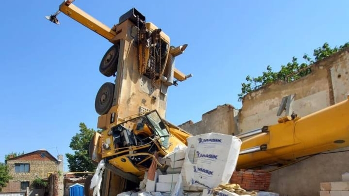 Полиция назвала причину крушения крана на стройплощадке в Краснодаре