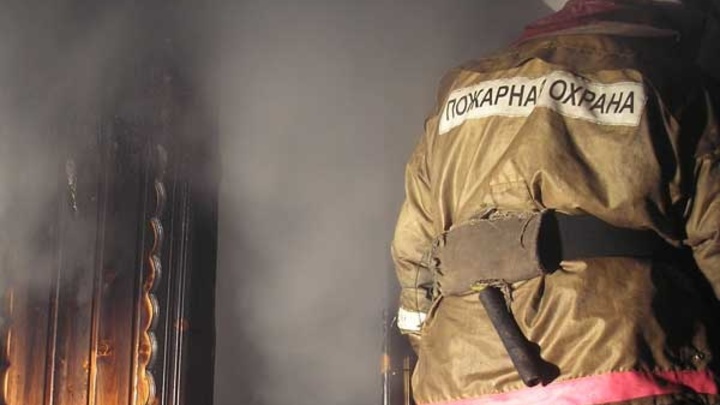 В Новосибирске пожарные спасли четырёх детей из загоревшейся многоэтажки