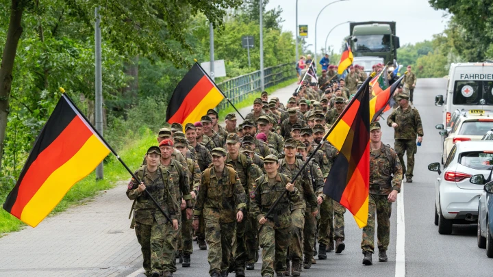 BZ: ФРГ перевооружается для создания сильнейшей армии в Европе