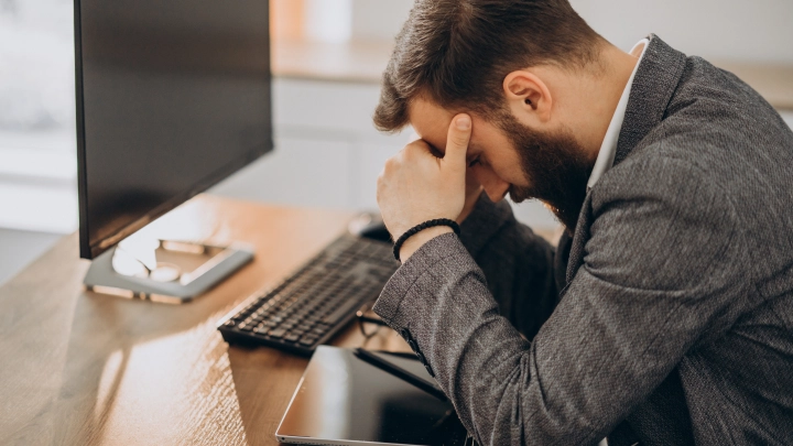 Юрист Воинова разъяснила, могут ли уволить работника из-за отключения интернета