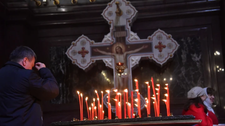 Священник Ильяшенко: Почему не приходить в церковь со своими свечами