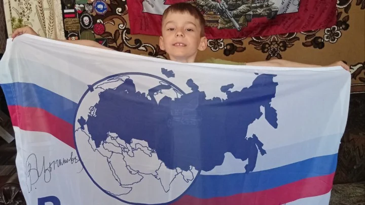 Десятилетний мальчик с онкологией половину пенсии отдает на помощь русским бойцам