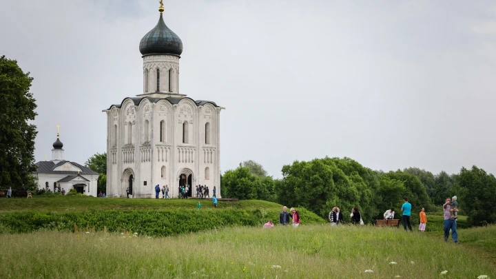 Церковь разъяснила, какие поминальные традиции — суеверия