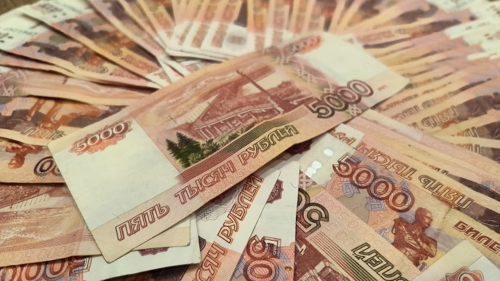 Двойная игра. В Москве коллектор выбивал из клиентов долги и гасил свои микрозаймы