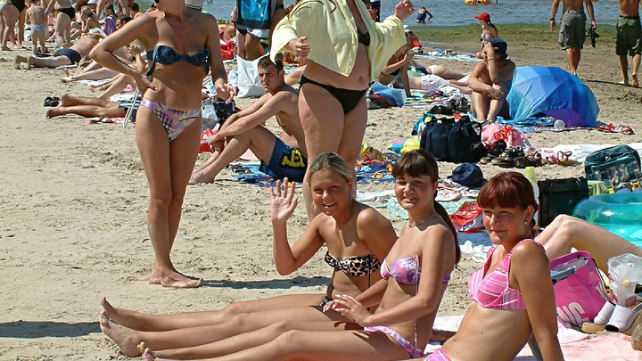 Девушки в бикини на пляже: 796 видео в HD