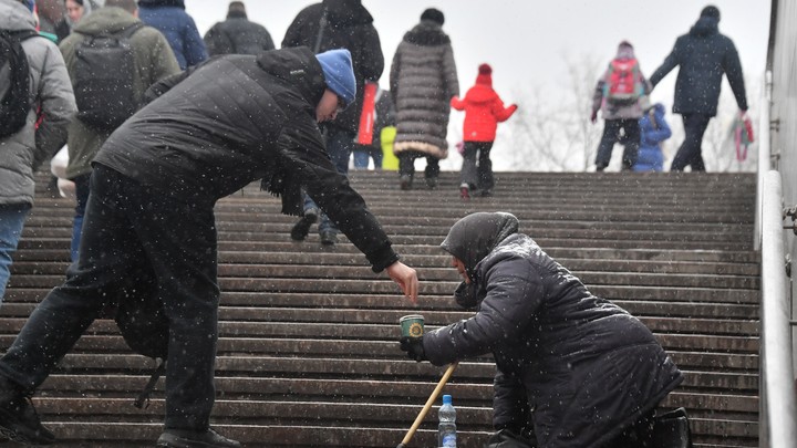 «Помогите на билет»: В Москве задержали банду попрошаек