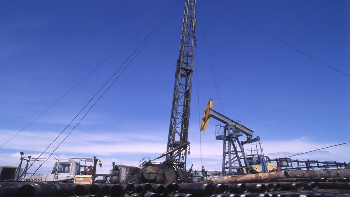 Установить предел: Страны G7 обсуждают цены на нефть из России - Reuters