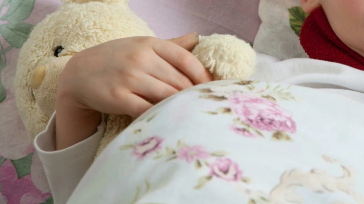 Маленькая девочка умерла после прививки в Новосибирске. И при этом никто не виноват