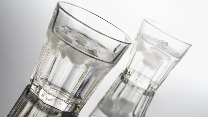 Два литра - просто миф: Учёные наконец выяснили, сколько воды нужно пить человеку за сутки