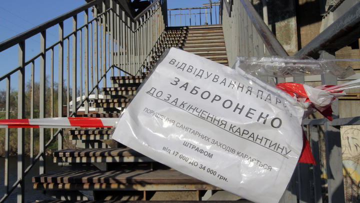 Украинцев обязали сидеть дома после новогодних праздников: Объяснили коротким иностранным словом