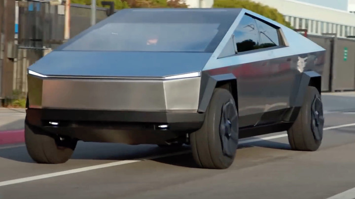 Кадыров бросил вызов Илону Маску: В зону СВО ушли ещё два кибертрака. Удалённо отключить их не получилось