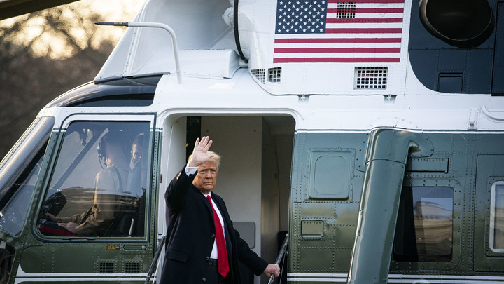 Что Трамп написал в записке для Байдена: Джо, ты знаешь…