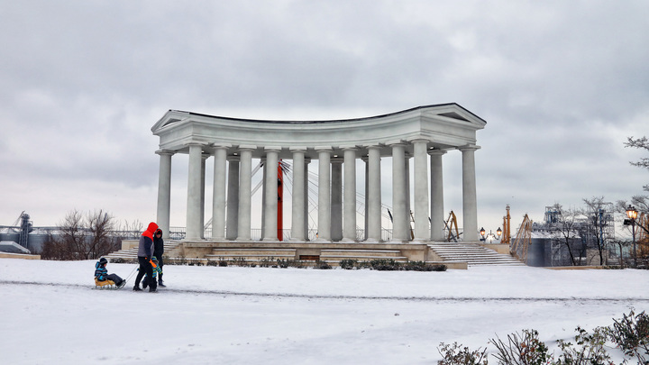 Украинцы массово бегут из страны. И причина не в войне