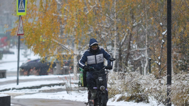 Доставщиков Москвы лишили сотен электровелосипедов. Но есть нюанс