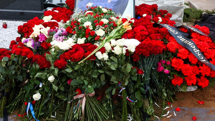 V1: бойца СВО из Волгограда тайно от матери похоронили в братской могиле