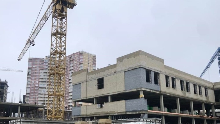 Жителей Гидростроя просят потерпеть: на ул.Автолюителей вбивают сваи