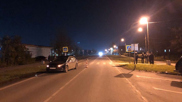 Иномарка сбила беременную женщину с коляской на переходе в Свердловской области