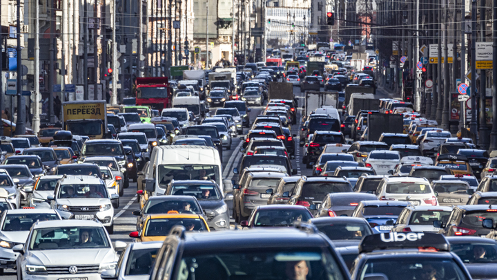 По льготной машине в каждую семью: В Госдуме сделали предложение
