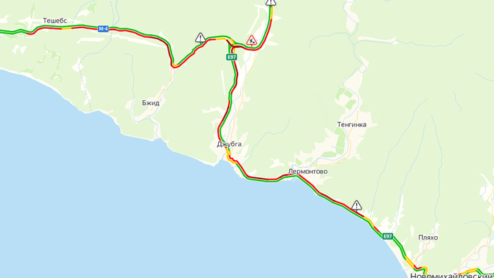 Стоим два часа: многокилометровая пробка образовалась в районе Джубги