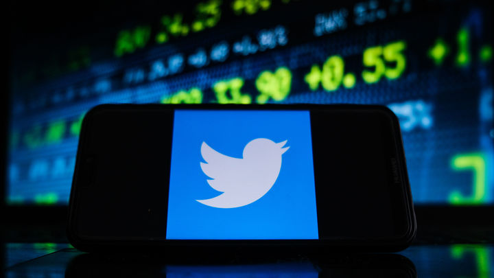 Twitter выбрали сознательно: Эксперт назвал реальные причины блокировки соцсети