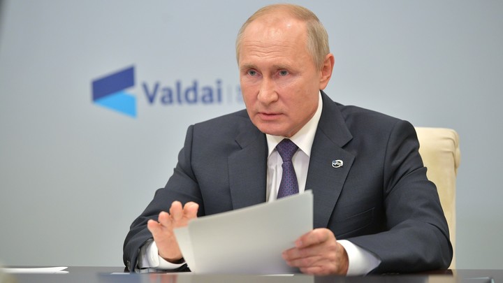 Что бы я ни сказал, прицепятся: Путин дал обет молчания, оставив Трампа и Байдена без козырей