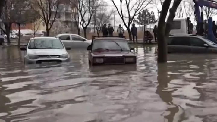Опубликовано видео последствий потопа на Кавказе: Махачкала уходит под воду