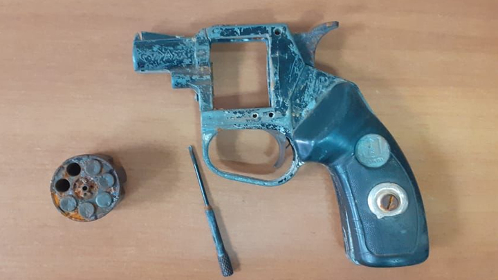 Револьвер в чемодане нашел антиквар на улице в Кузбассе
