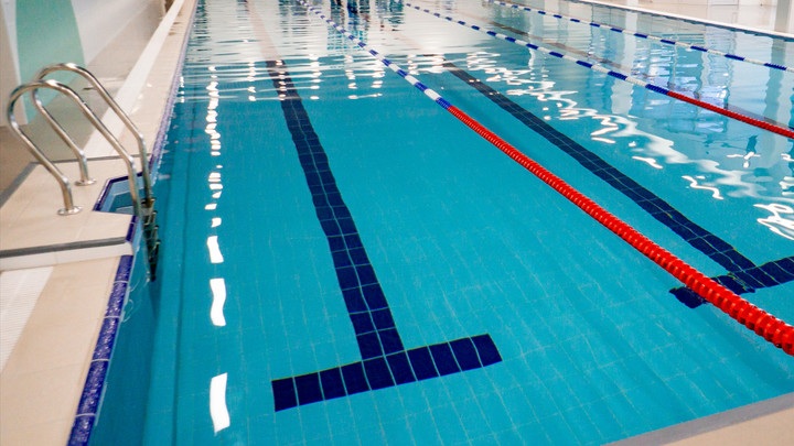 Массовое отравление хлором в бассейне Варшавы: 21 человек в больнице, десятки эвакуированных