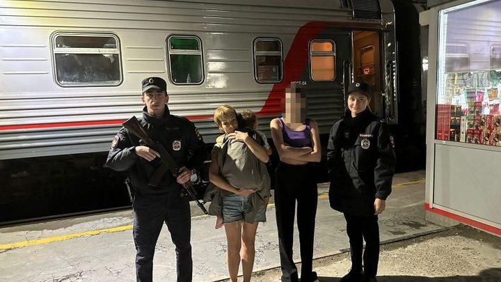 По дороге из Сочи туристка перепутала поезда и уехала домой в Петербург без детей
