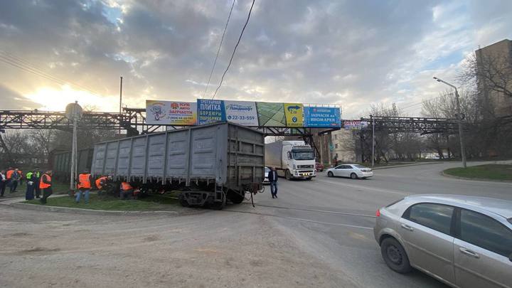 В Ростове грузовой поезд сошёл с рельсов. Подробности ЧП