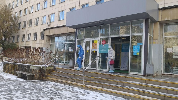 В Челябинской области из-за взрывного роста COVID-19 отменили диспансеризацию