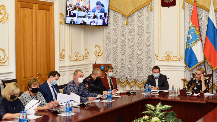 Глава Самары Елена Лапушкина снова обошлась без маски