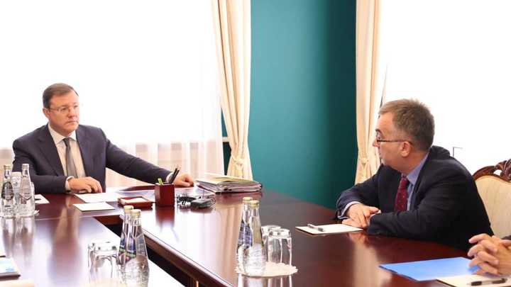 Дмитрий Азаров обсудил с банком ВТБ проект строительства портово-логистического хаба