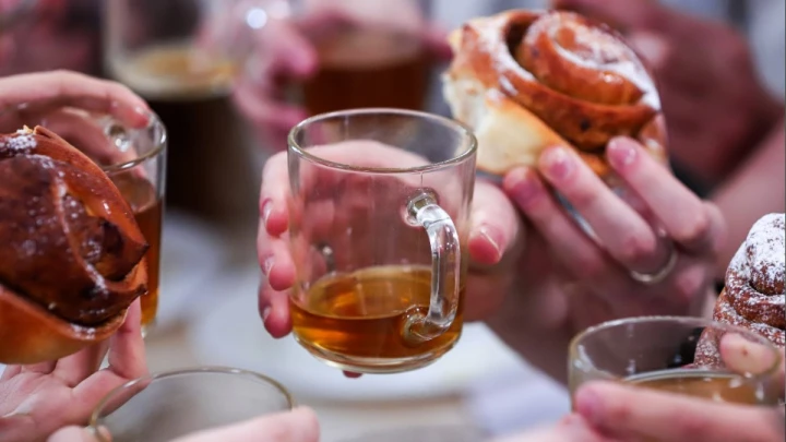 Чай вне закона? Юрист рассказала, можно ли пропустить кружечку на рабочем месте